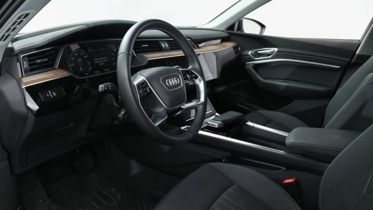 2019 Audi e-tron WA1LAAGE5KB024698