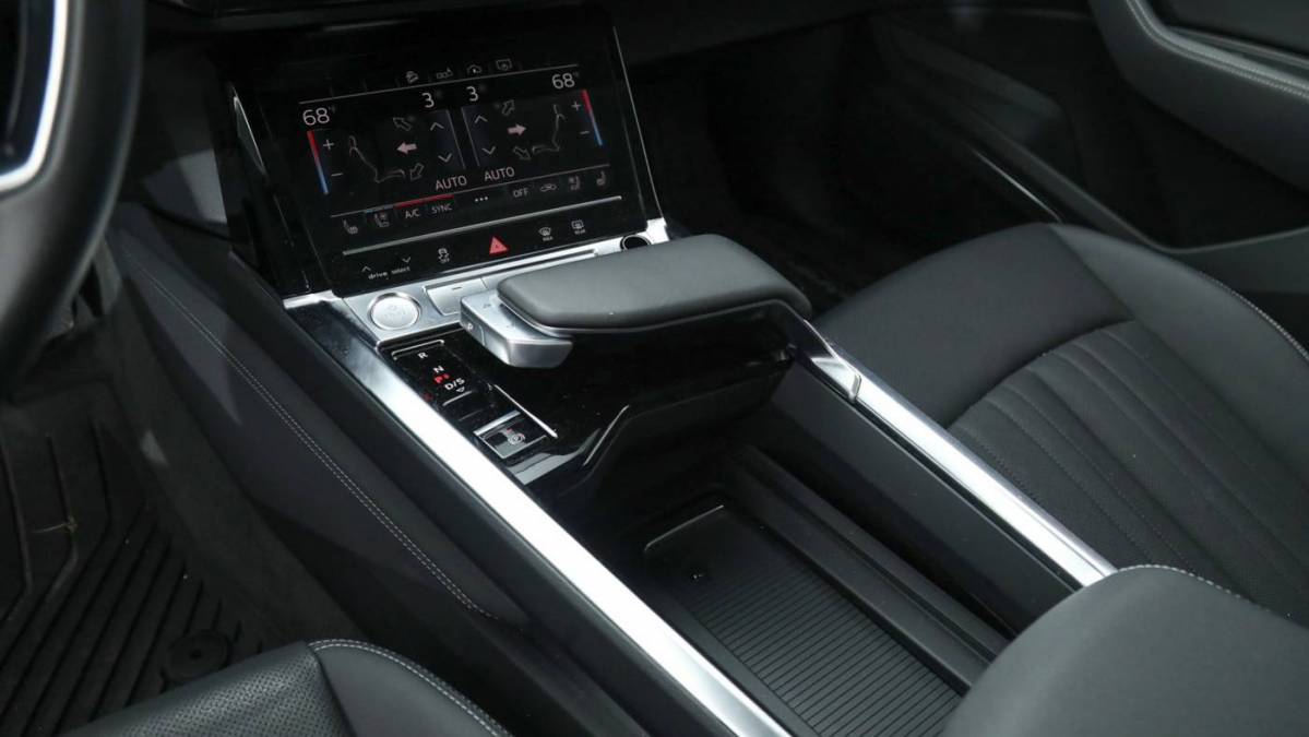 2019 Audi e-tron WA1LAAGE5KB024698