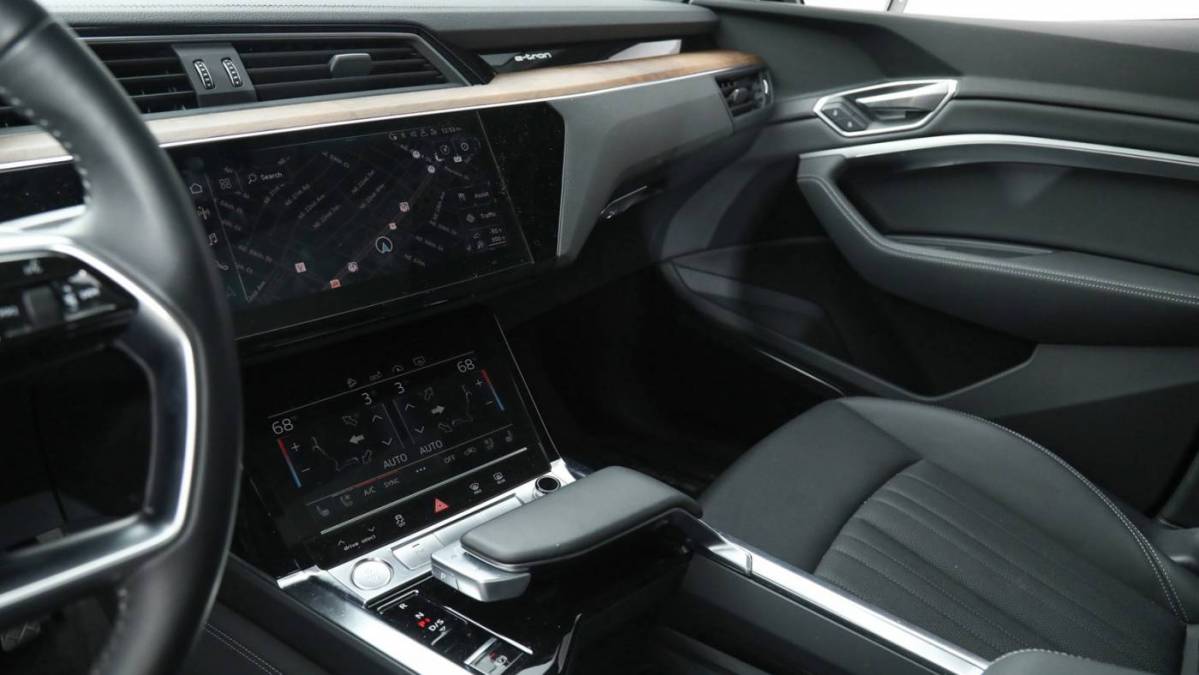 2019 Audi e-tron WA1LAAGE5KB024698