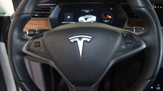 2018 Tesla Model X 5YJXCDE25JF143634