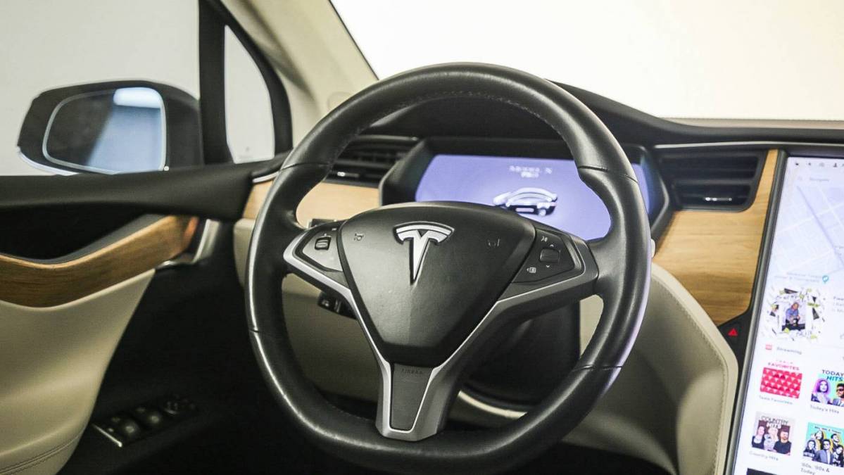 2018 Tesla Model X 5YJXCDE29JF117070