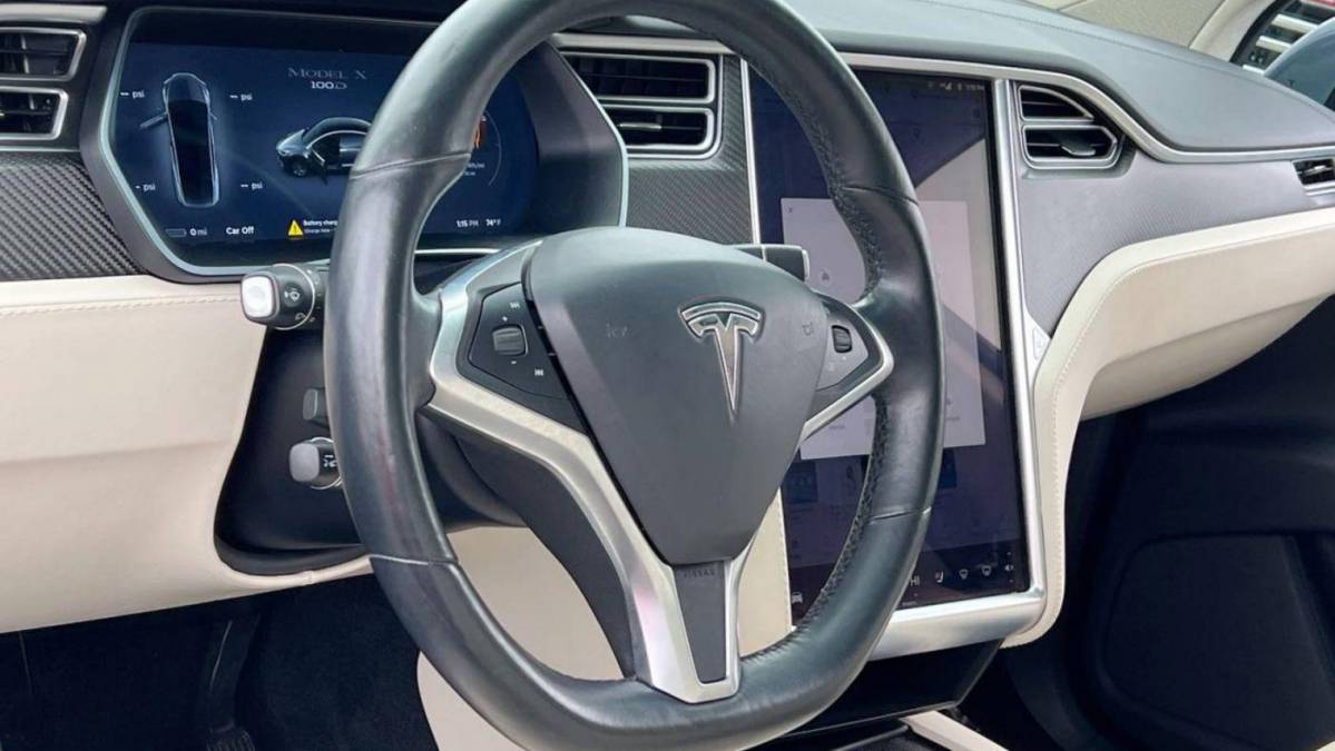 2018 Tesla Model X 5YJXCAE26JF088447