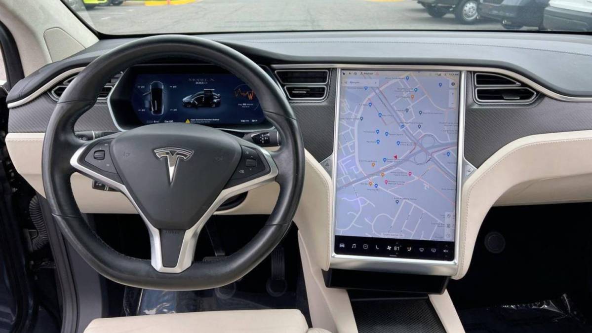 2018 Tesla Model X 5YJXCAE26JF088447