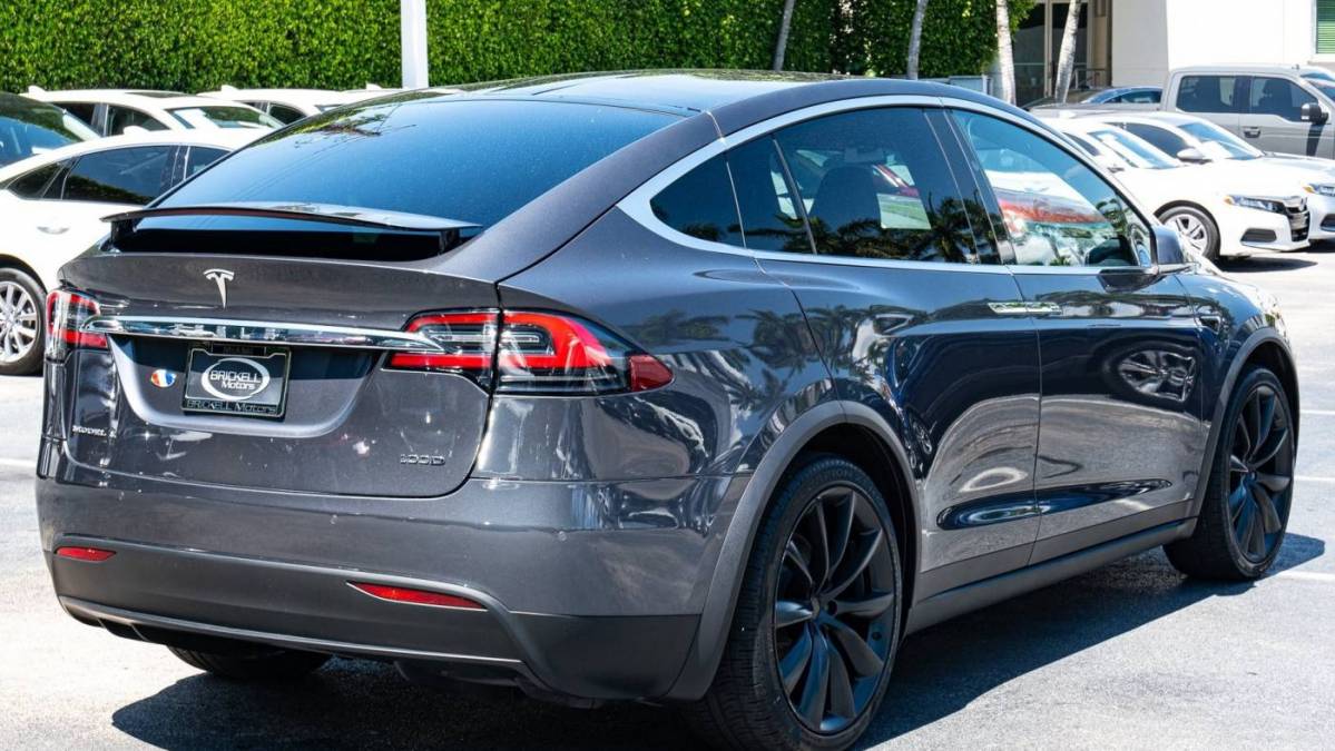 2018 Tesla Model X 5YJXCBE25JF122061