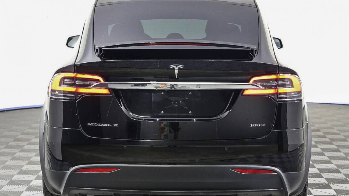2018 Tesla Model X 5YJXCDE28JF109414