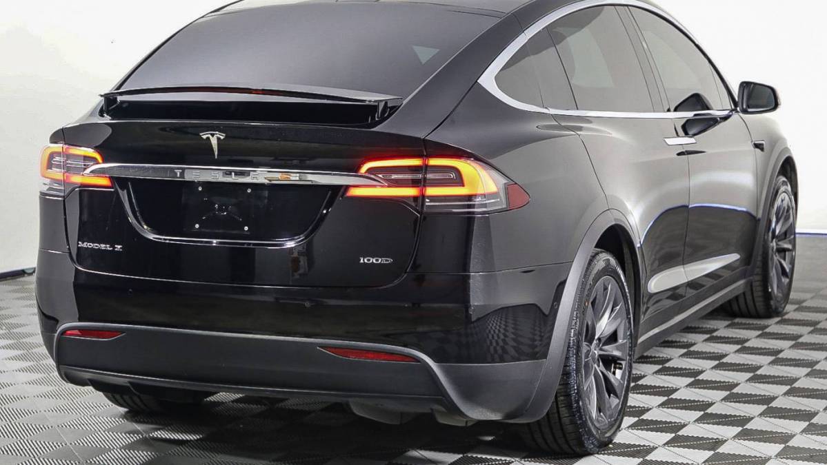 2018 Tesla Model X 5YJXCDE28JF109414