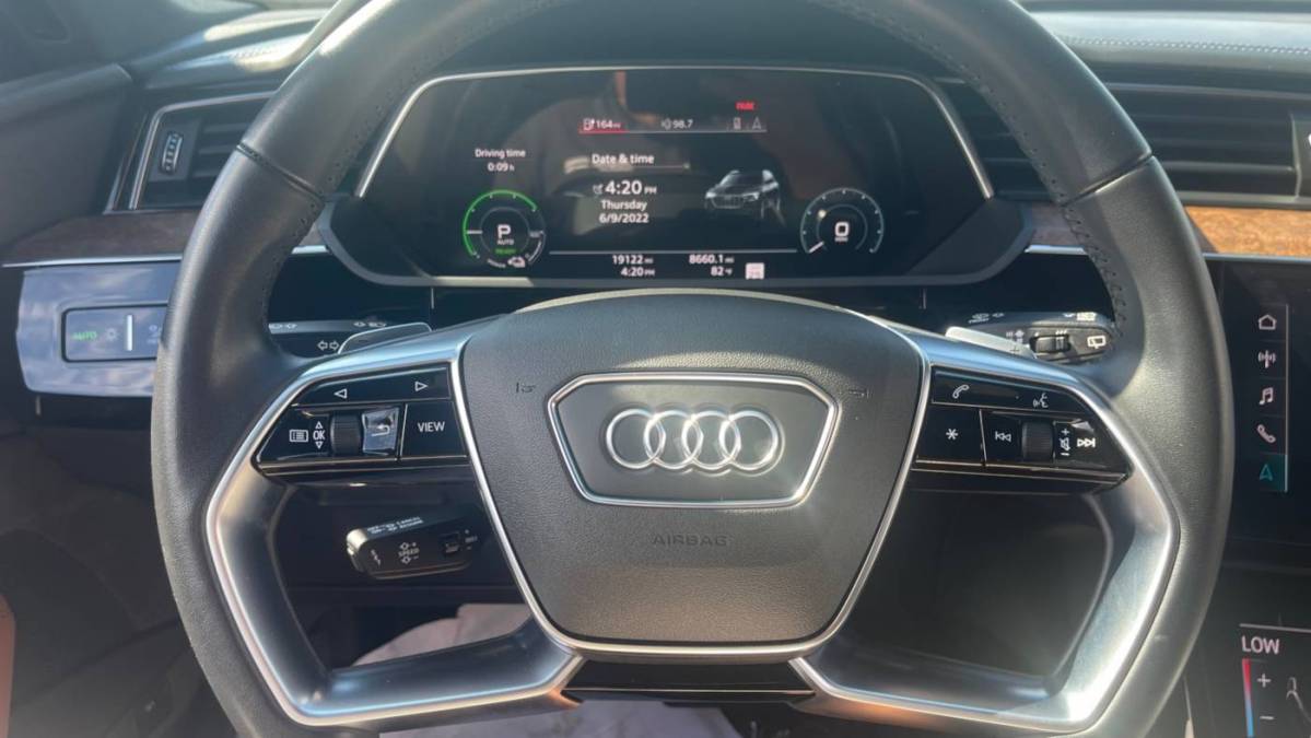 2019 Audi e-tron WA1VABGE4KB009821