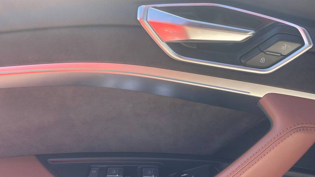 2019 Audi e-tron WA1VABGE4KB009821