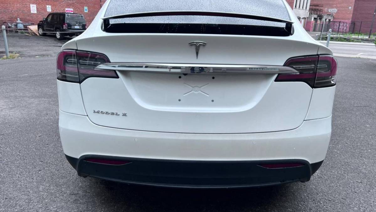 2018 Tesla Model X 5YJXCDE25JF091017