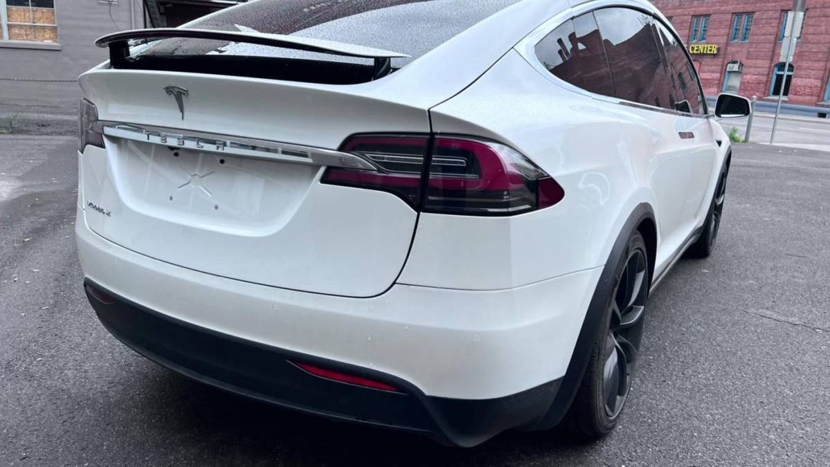 2018 Tesla Model X 5YJXCDE25JF091017