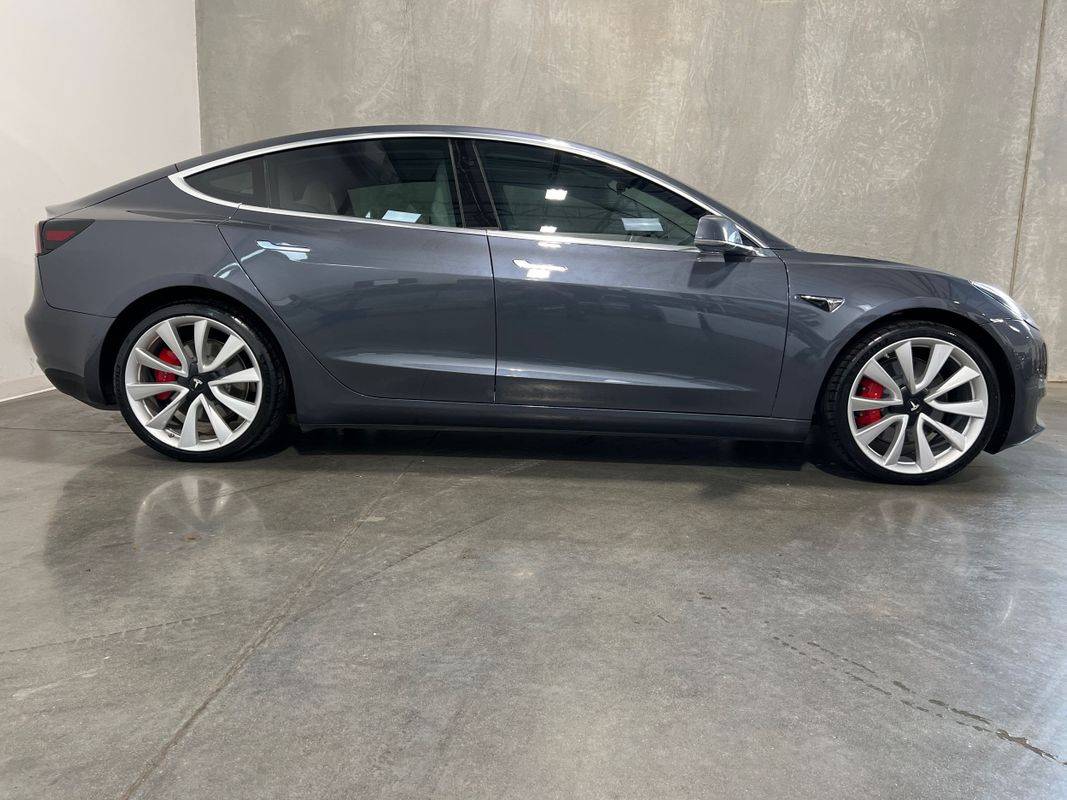 2018 Tesla Model 3 5YJ3E1EB3JF186084