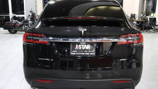 2018 Tesla Model X 5YJXCDE20JF137319