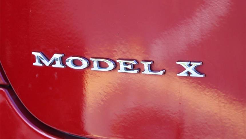 2018 Tesla Model X 5YJXCDE27JF136314