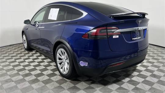 2018 Tesla Model X 5YJXCDE21JF142447