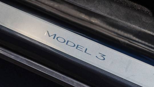 2018 Tesla Model 3 5YJ3E1EA8JF009442
