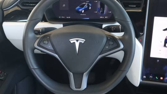 2018 Tesla Model X 5YJXCBE29JF138182