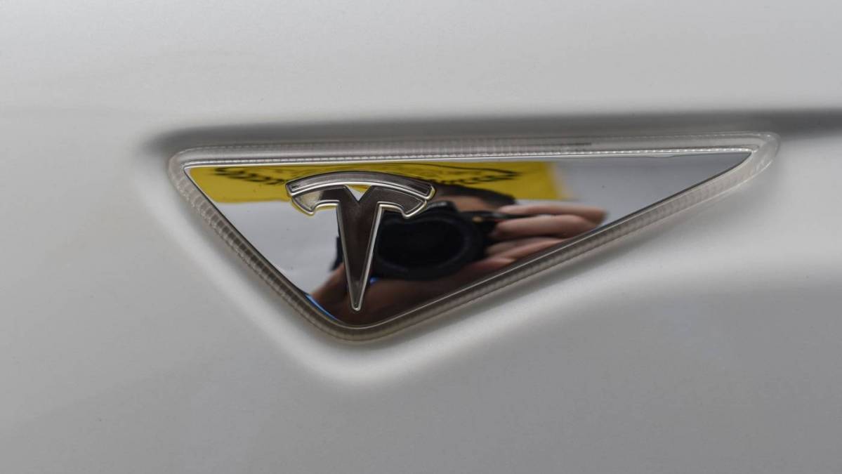 2014 Tesla Model S 5YJSA1H10EFP32582