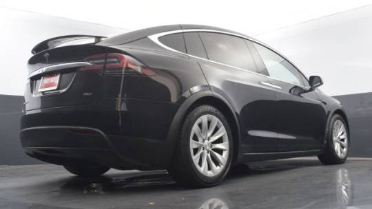 2018 Tesla Model X 5YJXCAE27JF111976