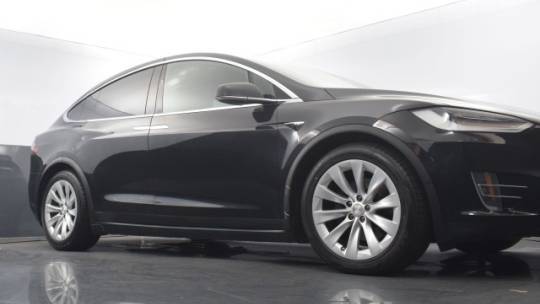 2018 Tesla Model X 5YJXCAE27JF111976