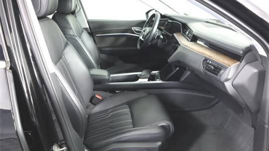 2019 Audi e-tron WA1VABGE6KB011456