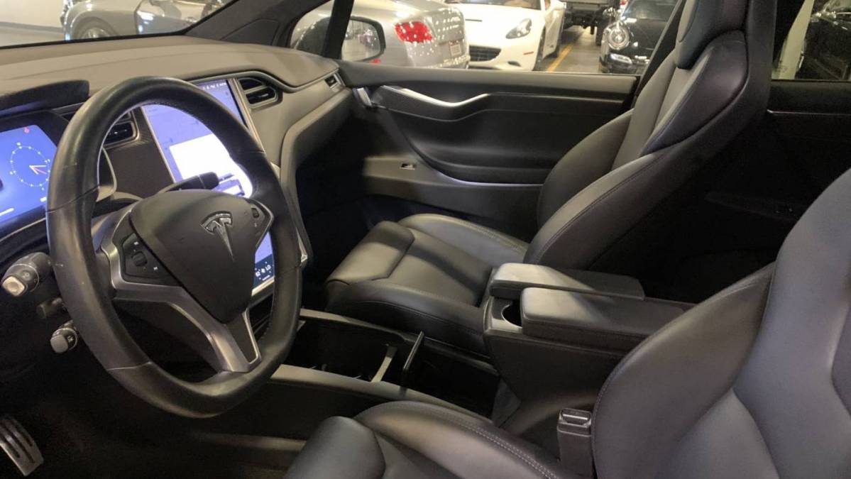 2018 Tesla Model X 5YJXCDE26JF089356