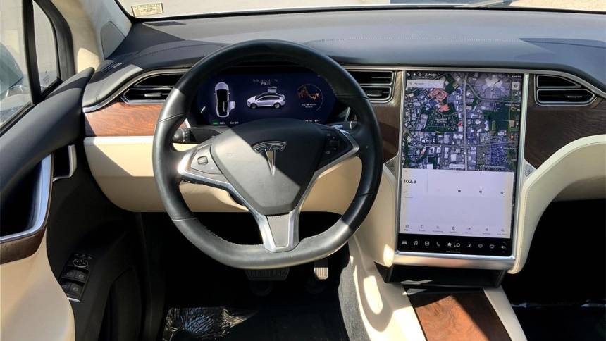 2017 Tesla Model X 5YJXCDE2XHF076135