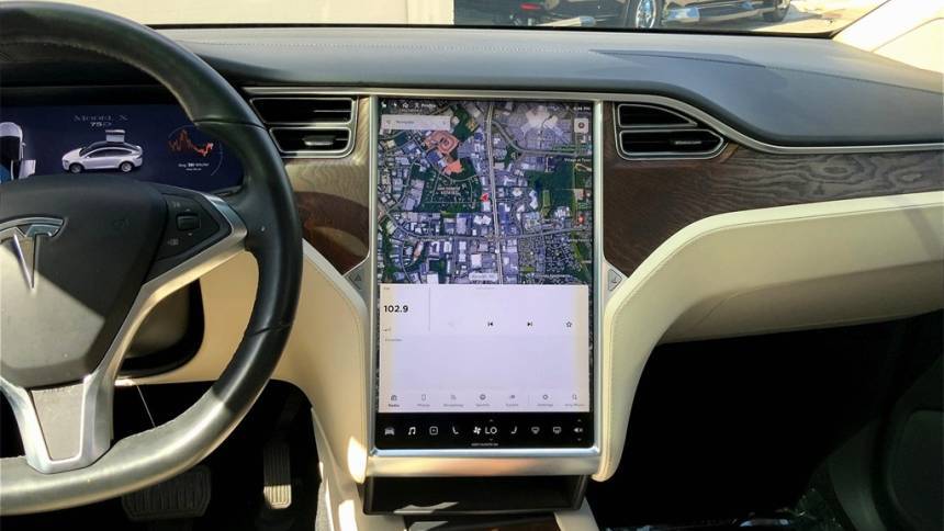 2017 Tesla Model X 5YJXCDE2XHF076135