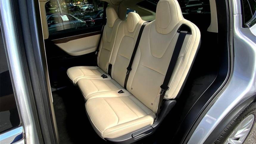 2017 Tesla Model X 5YJXCDE2XHF076135