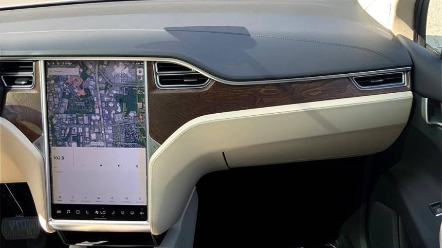 2017 Tesla Model X 5YJXCDE2XHF076135