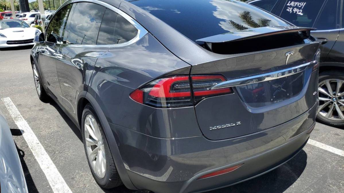 2018 Tesla Model X 5YJXCDE22JF135894