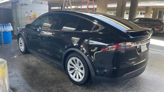 2018 Tesla Model X 5YJXCDE27JF101689