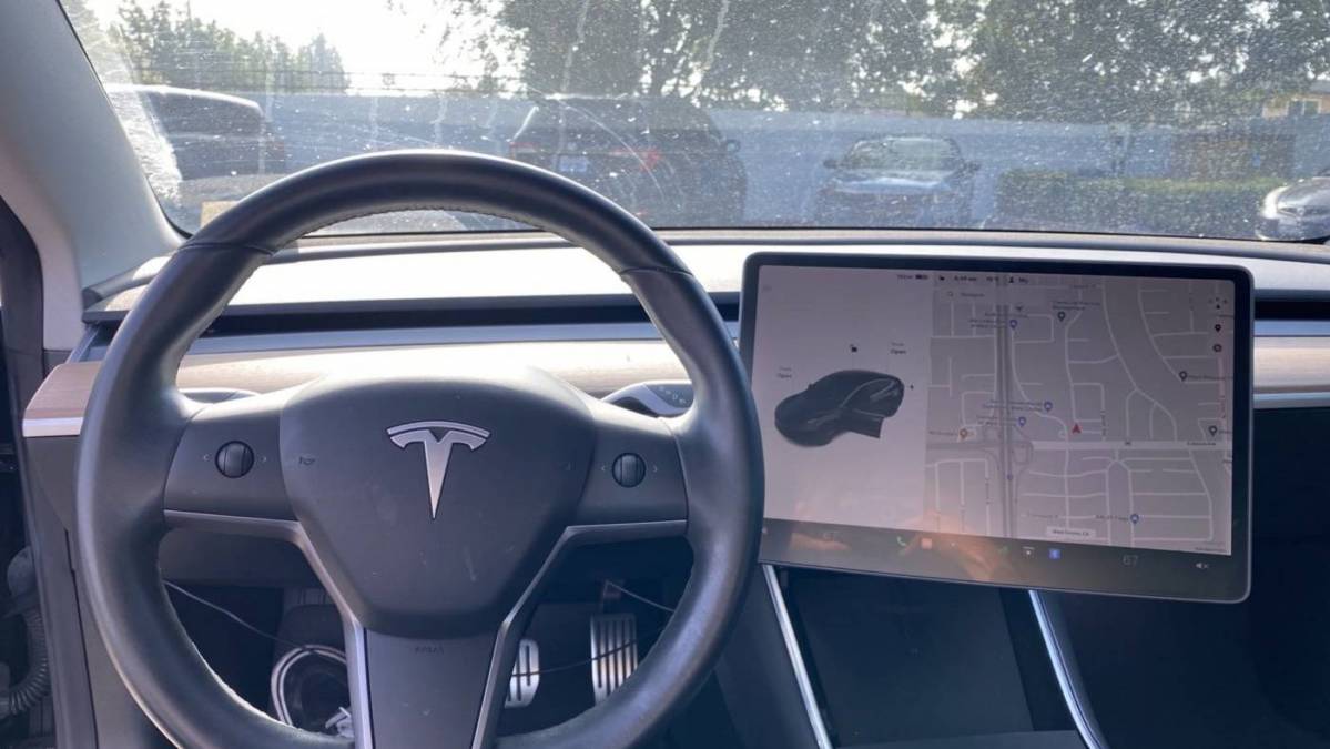 2019 Tesla Model 3 5YJ3E1EB5KF385736