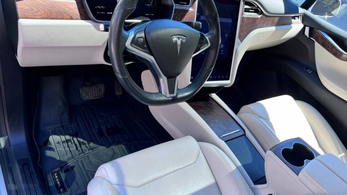 2018 Tesla Model X 5YJXCDE29JF089027