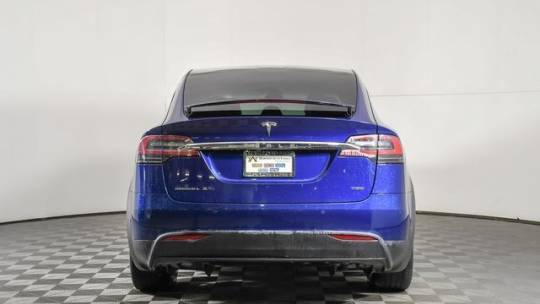 2017 Tesla Model X 5YJXCDE22HF076064
