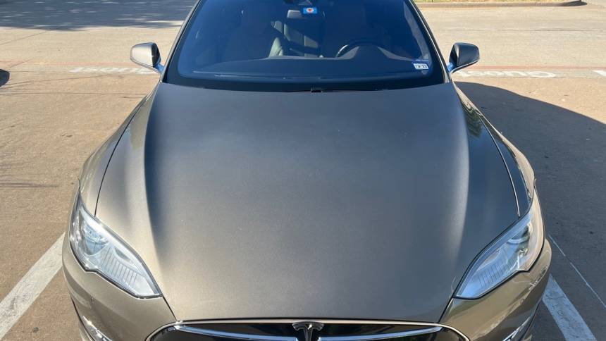 2015 Tesla Model S 5YJSA1E40FF120303