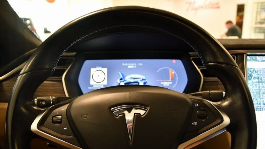 2015 Tesla Model S 5YJSA1H29FF086856