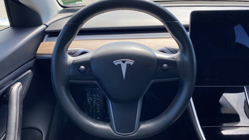 2018 Tesla Model 3 5YJ3E1EB7JF068149