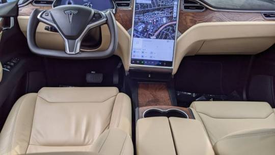 2017 Tesla Model X 5YJXCBE24HF055561