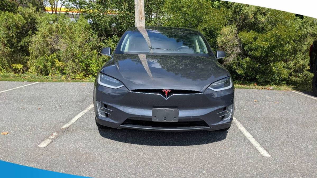 2018 Tesla Model X 5YJXCDE26JF111937