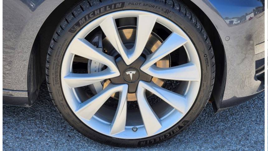 2018 Tesla Model 3 5YJ3E1EB9JF056021