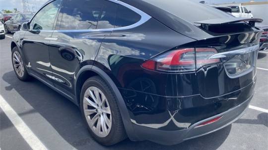 2018 Tesla Model X 5YJXCDE22JF141159