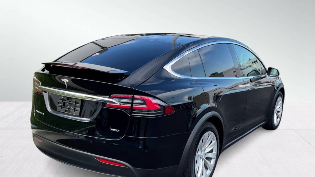 2018 Tesla Model X 5YJXCBE21JF109324