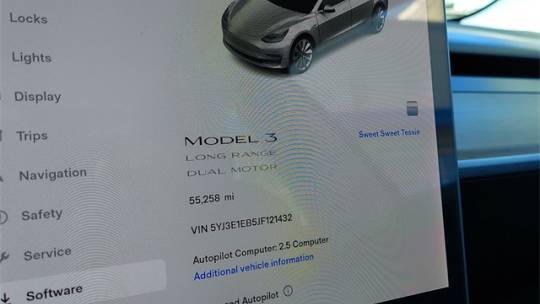 2018 Tesla Model 3 5YJ3E1EB5JF121432
