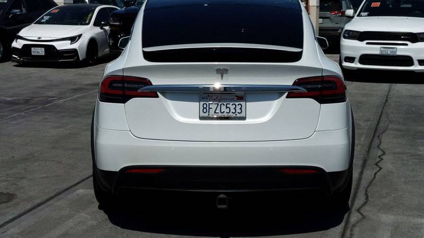 2018 Tesla Model X 5YJXCBE22JF115911