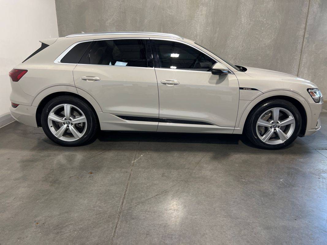 2019 Audi e-tron WA1VABGE6KB013143