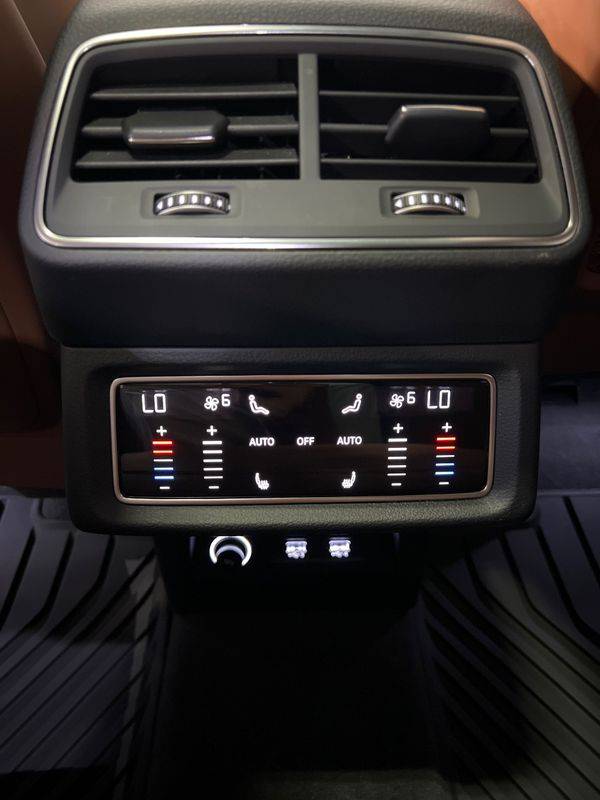 2019 Audi e-tron WA1VABGE6KB013143