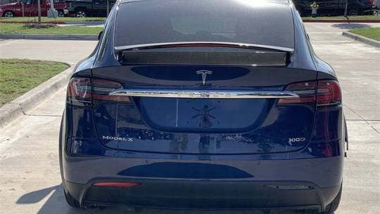 2018 Tesla Model X 5YJXCDE21JF090995