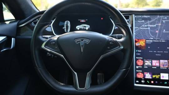2016 Tesla Model S 5YJSA1E44GF136456