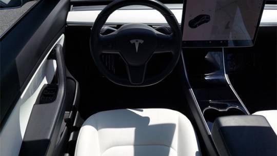 2019 Tesla Model 3 5YJ3E1EB5KF195743