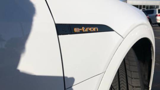 2021 Audi e-tron WA1LAAGE7MB011065